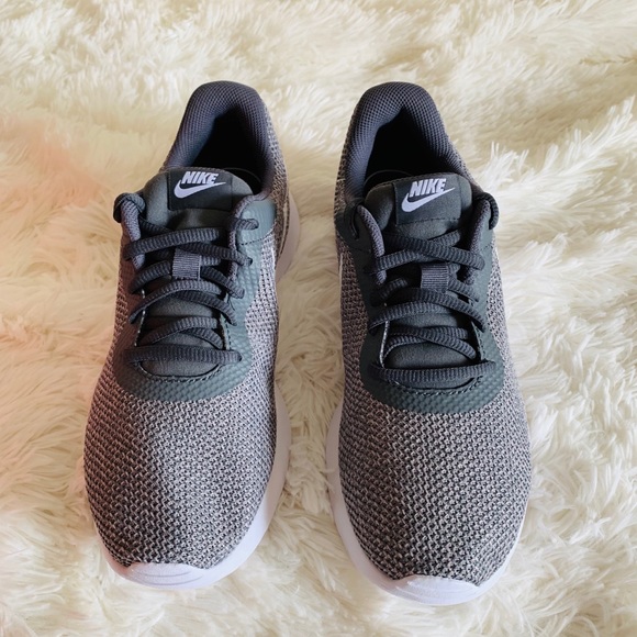 Nike Tanjun SE - Picture 2 of 6